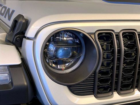 Used 2024 Jeep Wrangler Unlimited Rubicon 4xe AWD/4WD image 12