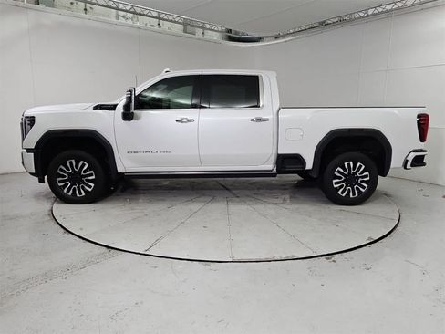 Used 2024 GMC Sierra 3500 Denali Ultimate image 3