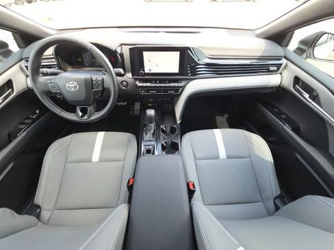 Used 2025 Toyota Camry SE image 34