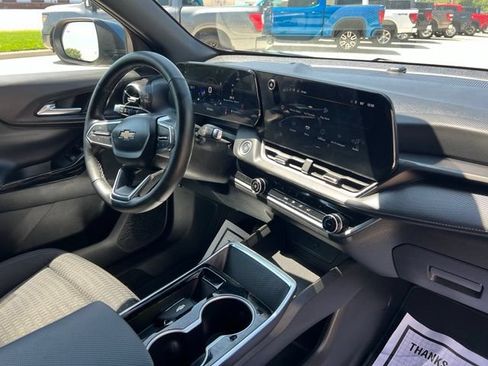 Used 2025 Chevrolet Equinox LT w/ Safety and Technology Package AWD/4WD image 15