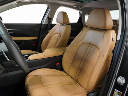 Used 2025 Hyundai Sonata Limited image 11