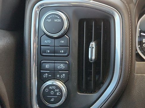 Used 2021 GMC Sierra 1500 SLT w/ X31 Off-Road Package AWD/4WD image 15