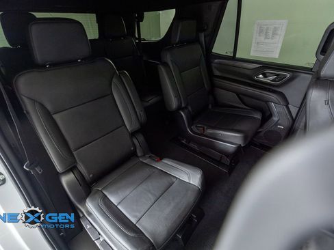Used 2022 Chevrolet Tahoe Z71 w/ Luxury Package AWD/4WD image 36