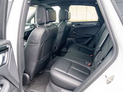 Certified 2025 Porsche Macan AWD/4WD image 22