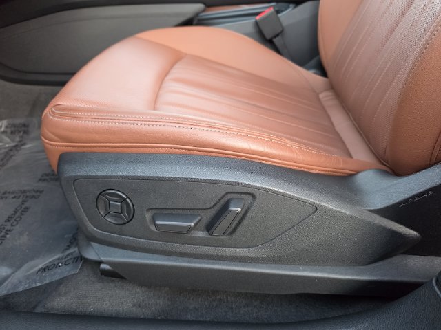 Used 2024 Audi Q8 e-tron Premium Plus AWD/4WD image 16