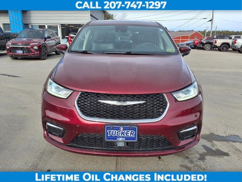 Used 2023 Chrysler Pacifica Touring-L image 2