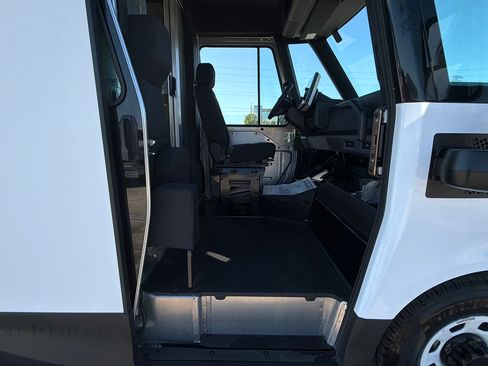 Used 2024 Chevrolet Brightdrop 400 w/ Commercial Equipment Package AWD/4WD image 28