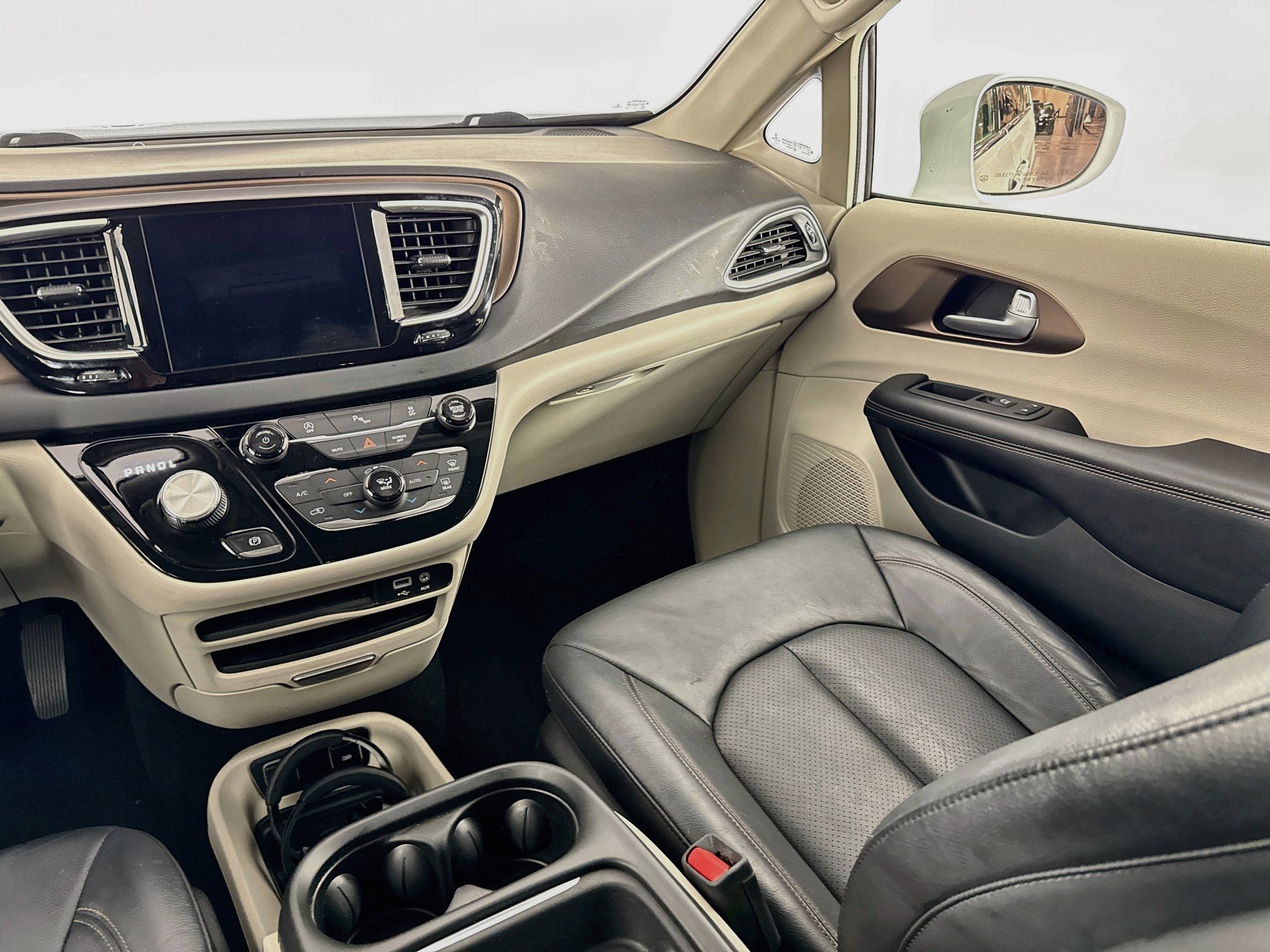 Used 2018 Chrysler Pacifica Touring-L FWD image 22