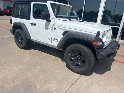 Used 2022 Jeep Wrangler Sport AWD/4WD image 3