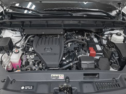 Used 2023 Toyota Highlander XLE AWD/4WD image 11