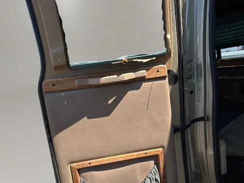 Used 2000 Ford E-350 and Econoline 350 Extended Super Duty RWD image 32