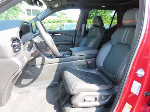 New 2025 Honda Pilot TrailSport image 12