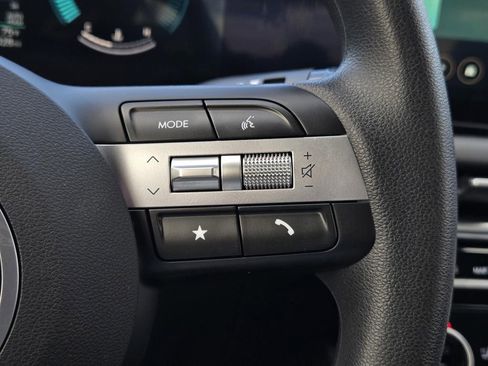 Certified 2025 Hyundai Santa Cruz SEL image 9