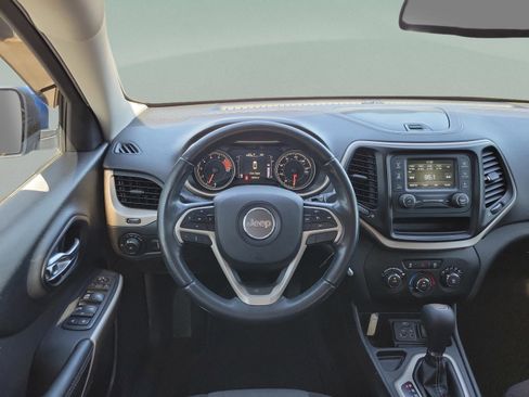 Used 2018 Jeep Cherokee Latitude w/ Altitude Package image 20