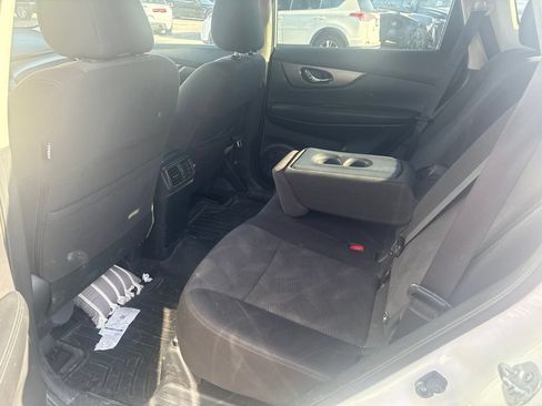 Used 2016 Nissan Rogue SV FWD image 6
