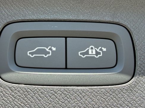 New 2026 Volvo XC90 T8 Ultra w/ Protection Package Premier image 10