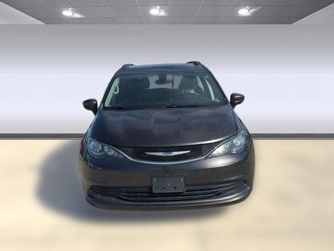 Used 2020 Chrysler Voyager Lxi image 6