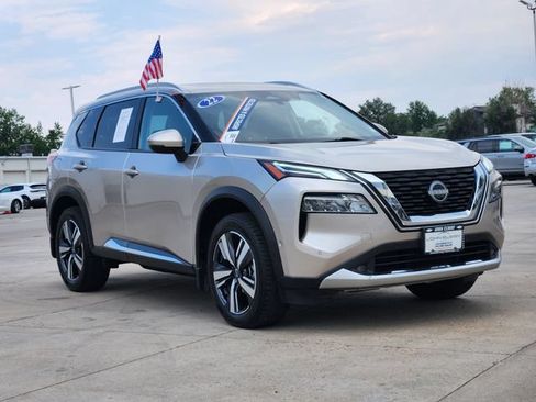 Used 2022 Nissan Rogue Platinum w/ Head-Up Display Package AWD/4WD image 3