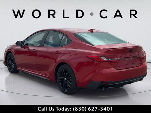 Used 2026 Toyota Camry Hybrid image 4