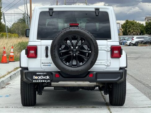 Used 2025 Jeep Wrangler Unlimited Sahara AWD/4WD image 5