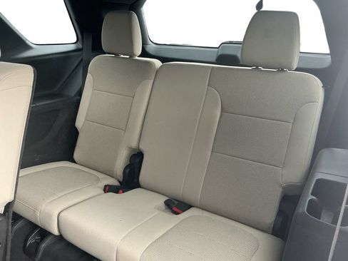 Used 2022 Chevrolet Traverse LS FWD image 21