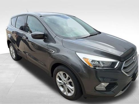 Used 2017 Ford Escape SE w/ SE Cold Weather Package image 1