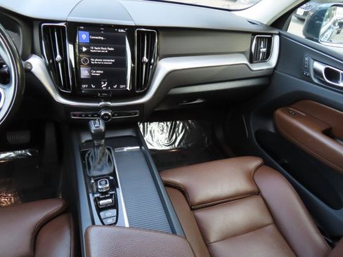 Used 2019 Volvo XC60 T5 Momentum w/ Premium Package AWD/4WD image 15