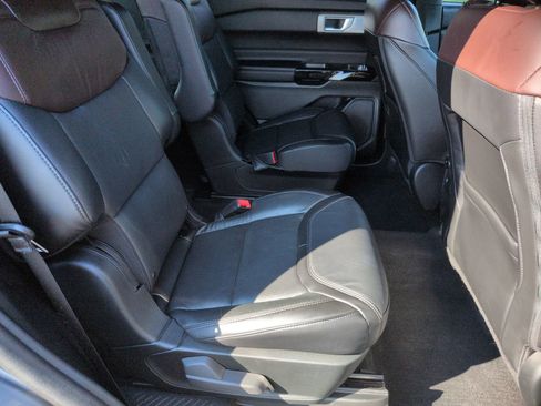 Used 2023 Ford Explorer Platinum w/ Technology Package AWD/4WD image 35