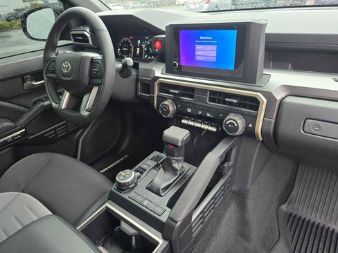 Certified 2025 Toyota Tacoma TRD Off-Road AWD/4WD image 12