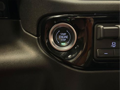 Certified 2025 GMC Sierra 1500 SLT AWD/4WD image 59