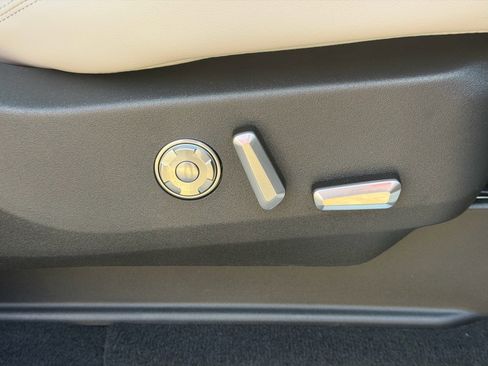 New 2026 Lincoln Navigator Reserve AWD/4WD image 13