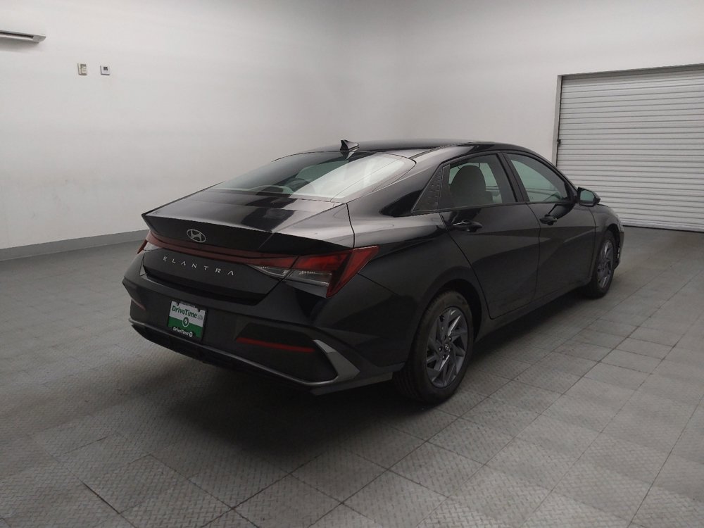 Used 2024 Hyundai Elantra SEL FWD image 9