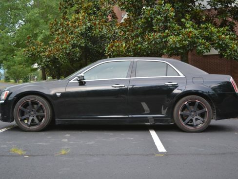 Used 2013 Chrysler 300 C RWD image 8