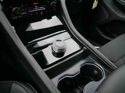 New 2025 Jeep Grand Cherokee Altitude image 28