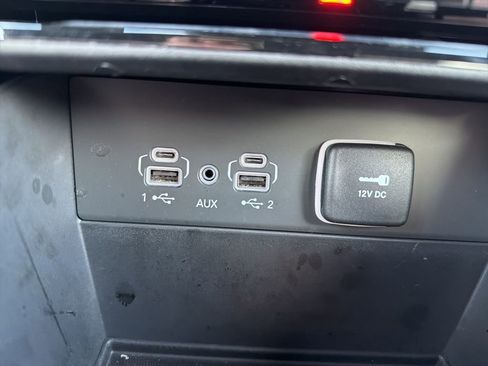 Used 2023 Jeep Grand Cherokee Limited w/ Black Appearance Package image 40