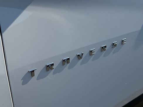 Used 2022 Chevrolet Traverse LS AWD/4WD image 34