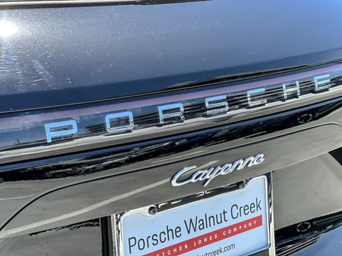 Certified 2022 Porsche Cayenne AWD/4WD image 27