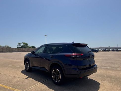 Certified 2025 Nissan Rogue SV FWD image 15