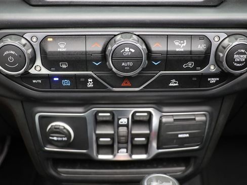 Used 2023 Jeep Wrangler Unlimited Sahara image 21