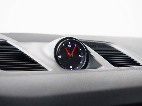 Certified 2023 Porsche Cayenne Platinum Edition image 29