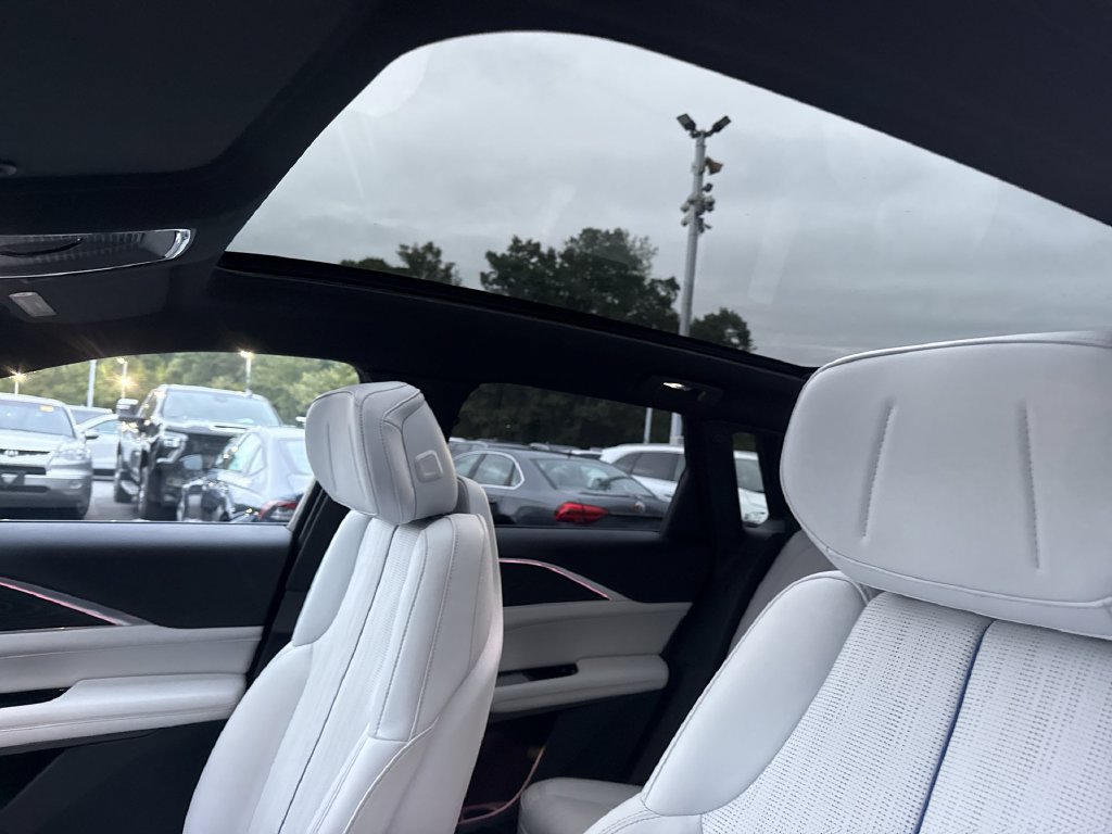 Used 2024 Cadillac Lyriq Luxury AWD/4WD image 16