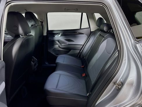 New 2025 Volkswagen Tiguan SE image 19