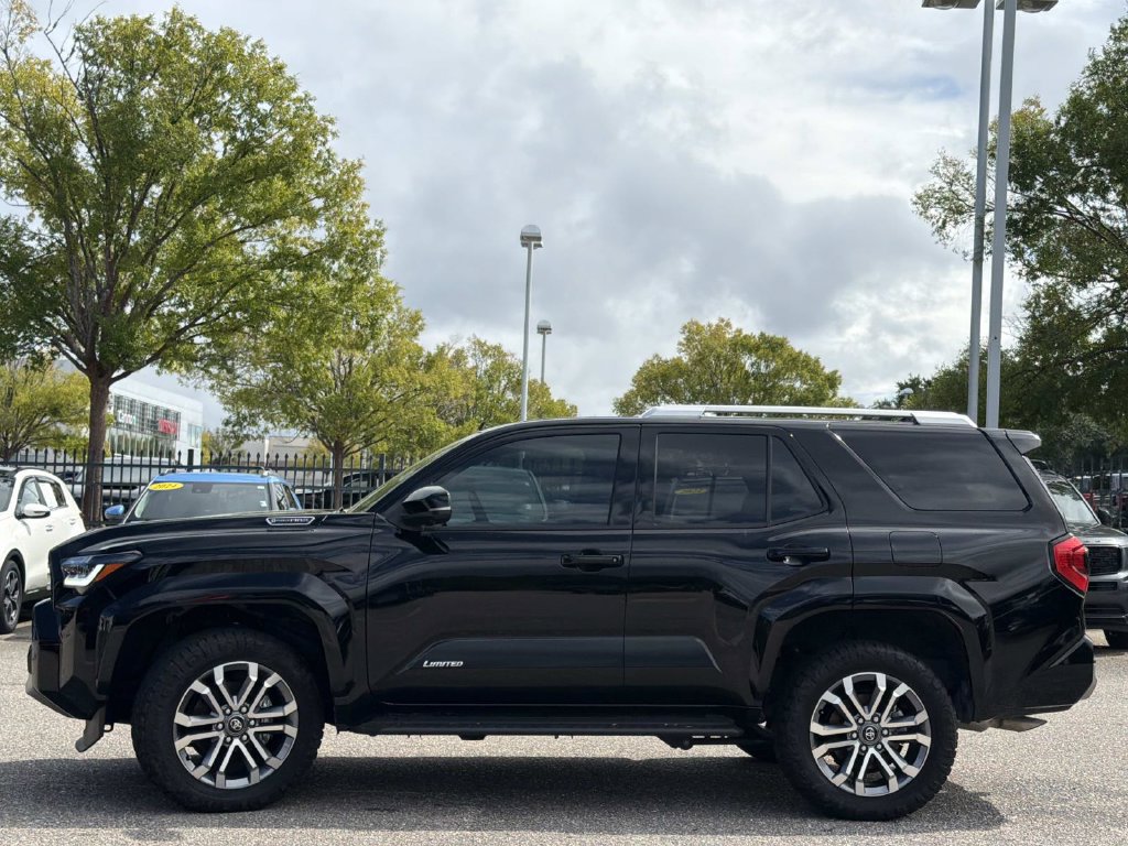Used 2025 Toyota 4Runner Limited AWD/4WD image 7