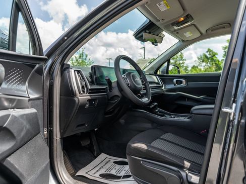 Used 2024 Kia Sorento LX FWD image 18