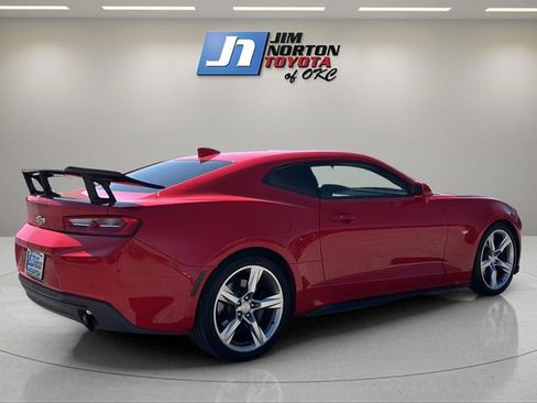 Used 2018 Chevrolet Camaro SS RWD image 5