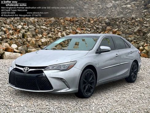 Used 2015 Toyota Camry XSE image 1