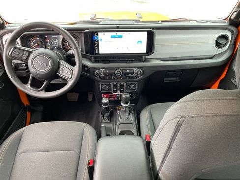 Used 2025 Jeep Gladiator Mojave AWD/4WD image 17