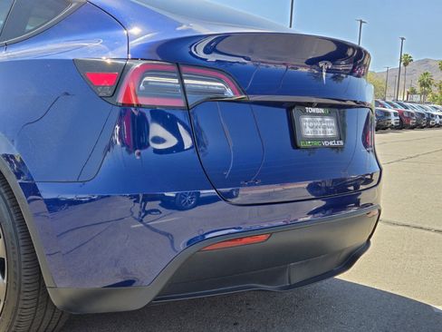 Used 2021 Tesla Model Y Long Range AWD/4WD image 5
