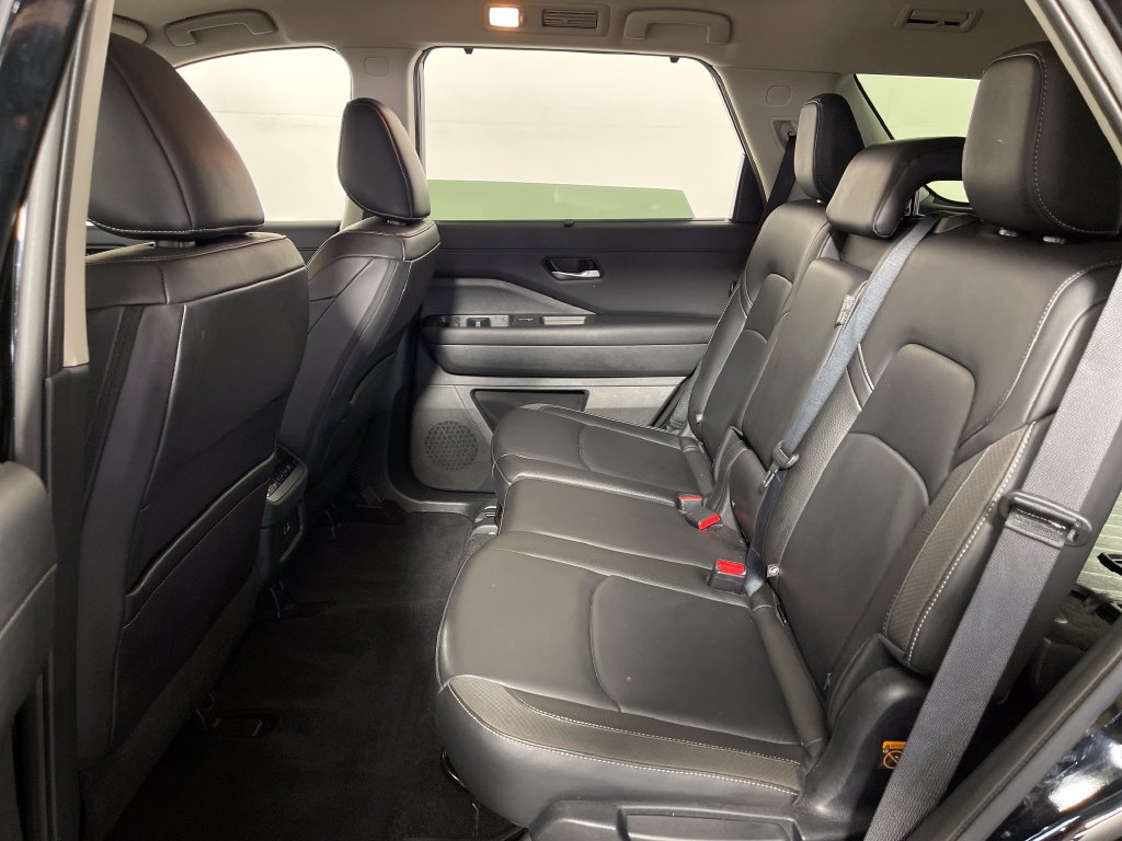 Used 2025 Nissan Pathfinder SL w/ Cargo Package FWD image 13