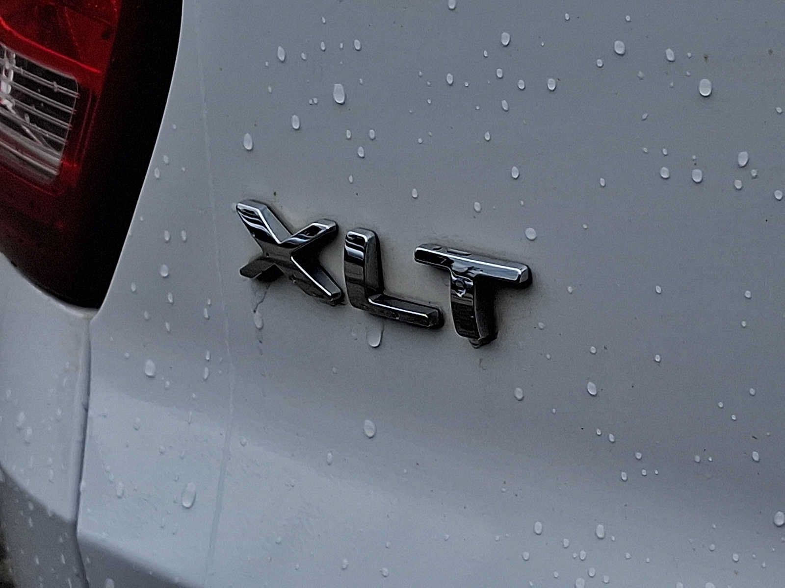 Used 2018 Ford Explorer XLT w/ Equipment Group 202A AWD/4WD image 30